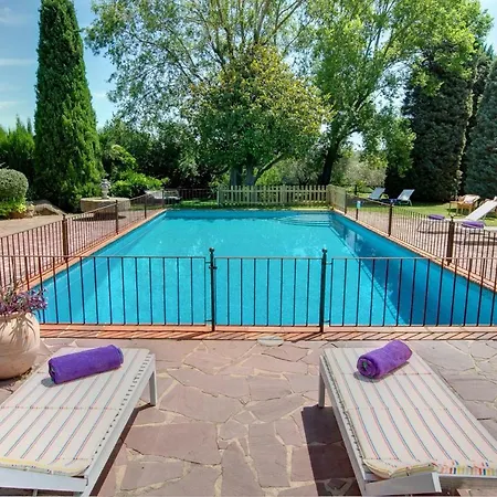 Вилла Sleeps 8 Pool Wifi *