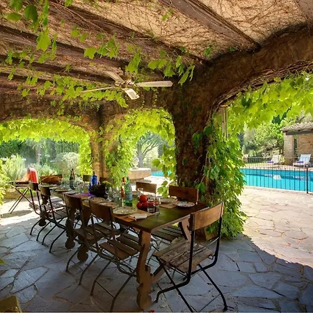 Вилла Sleeps 8 Pool Wifi